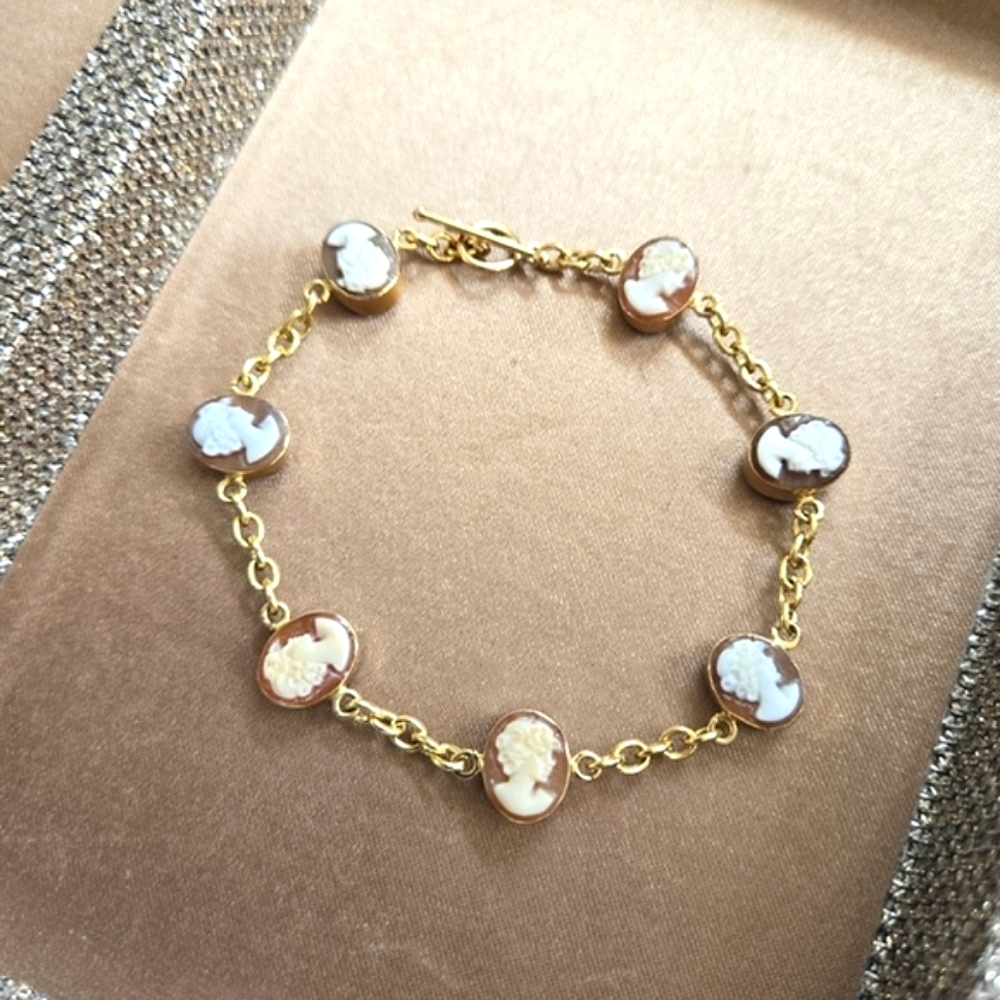 Vintage 14k Gold Cameo Station Bracelet
